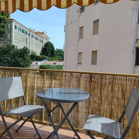 Nina With Sea View アパート *