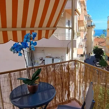 Nina With Sea View 圣雷默