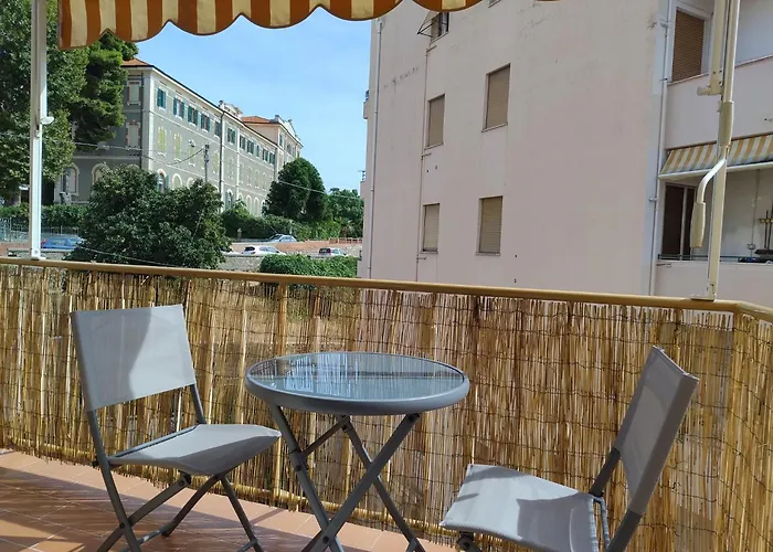 Nina With Sea View 公寓 *