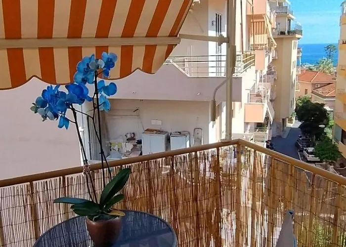 Nina With Sea View 圣雷默